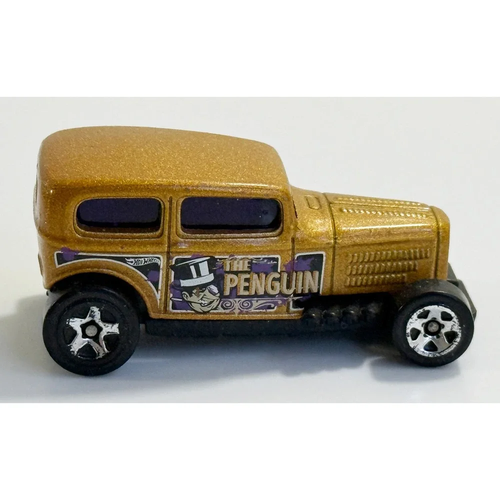 Hot Wheels Midnight Otto Kids 1:64‎ Gold The Penguin DC Comics Diecast Car 2001